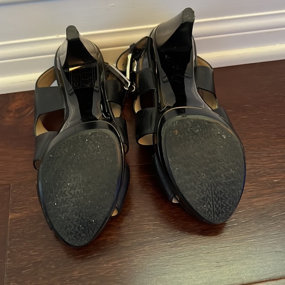 Michale Kors Carla leather platform sandal - Picture 5 of 5